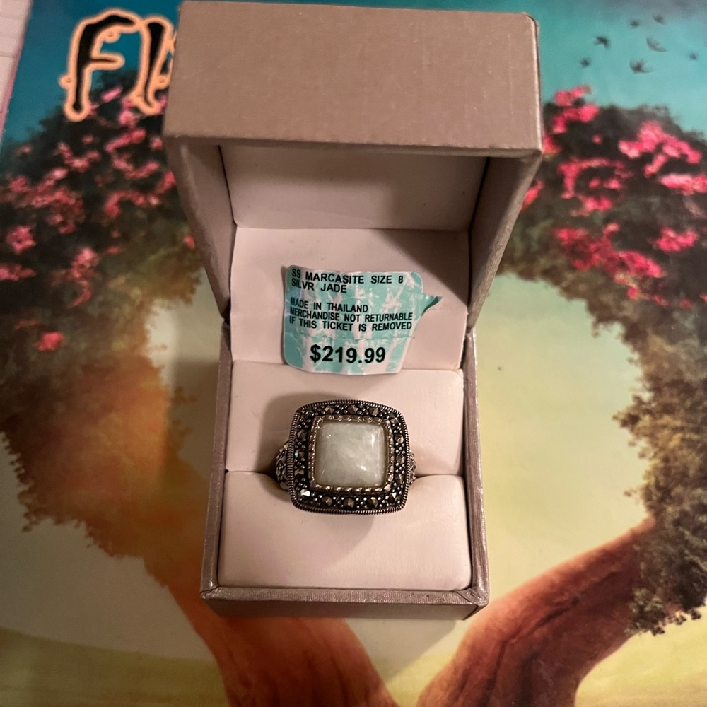 Beautiful marcasite sterling silver ring with genuine Jade stone size 8
